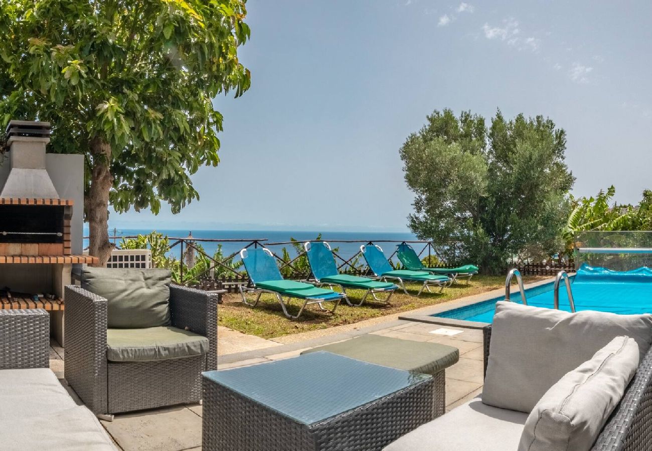 Villa em Santa Cruz - Madeirense Villa in Santa Cruz · Madeirense Villa
