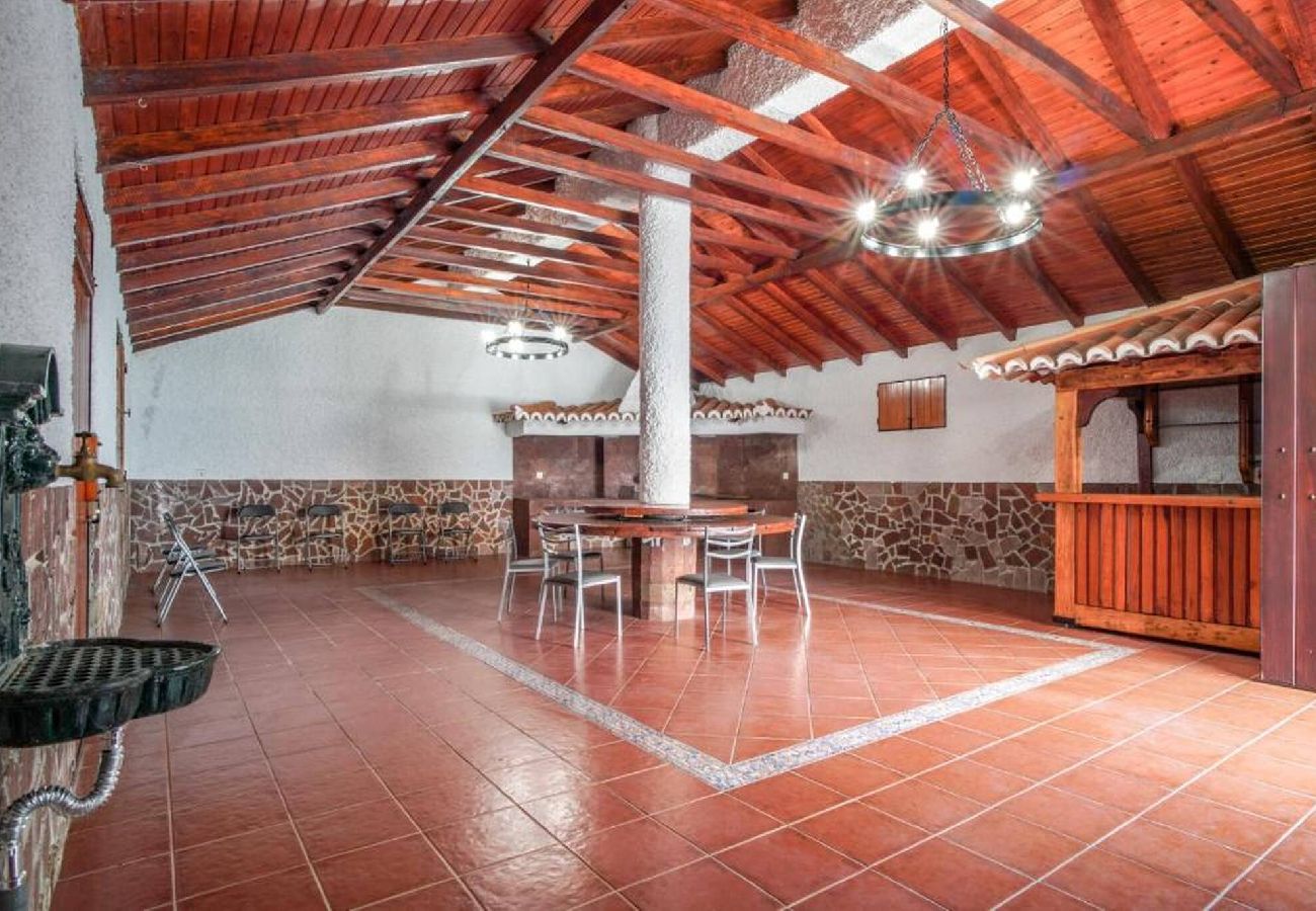Casa em Canhas - Villa Teresinha