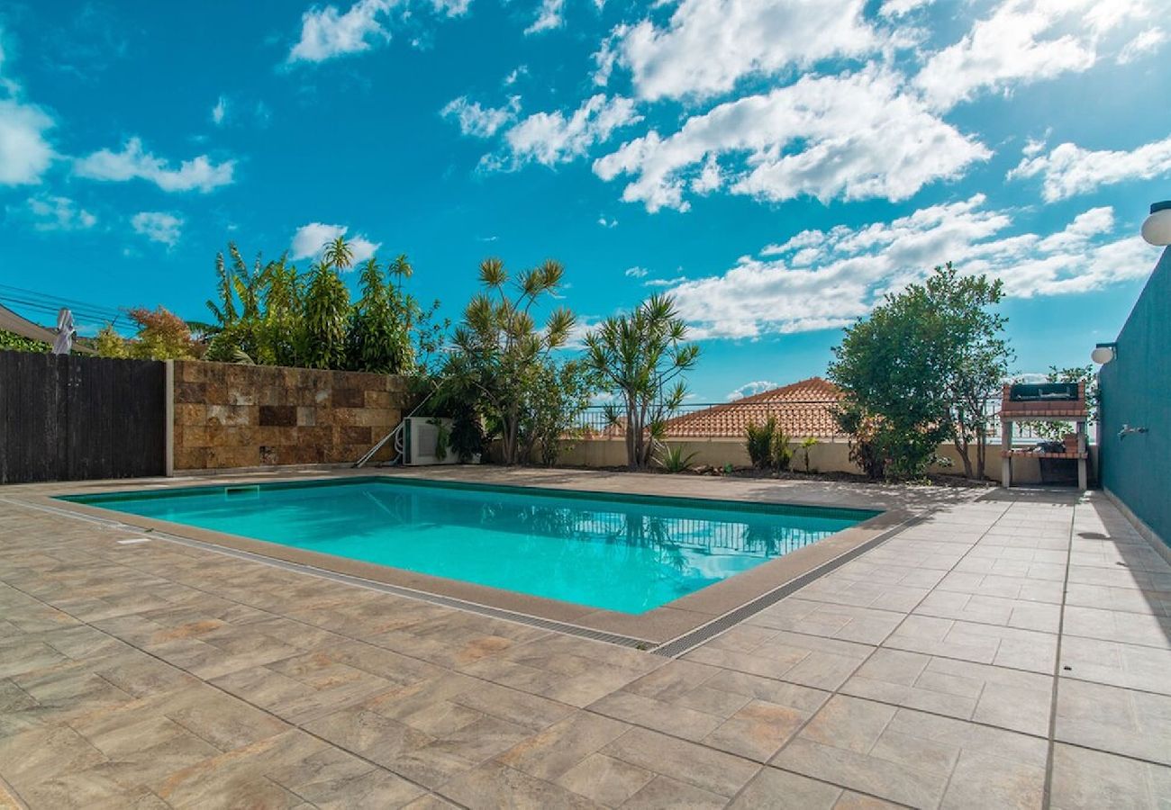 Villa em Arco da Calheta - Vila Violla private  swimming pool
