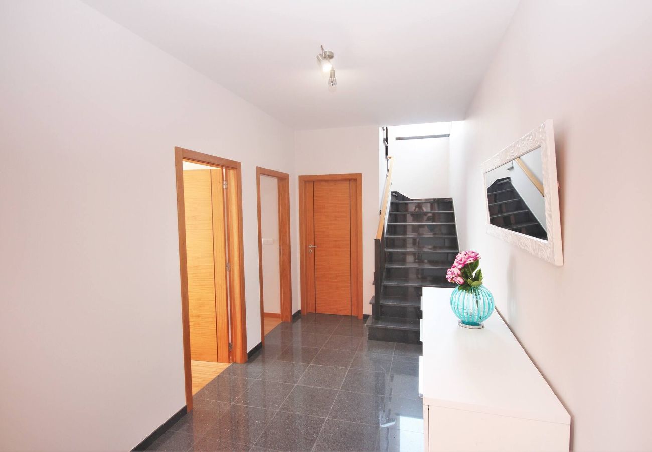 House in Arco da Calheta - Farious Villa A