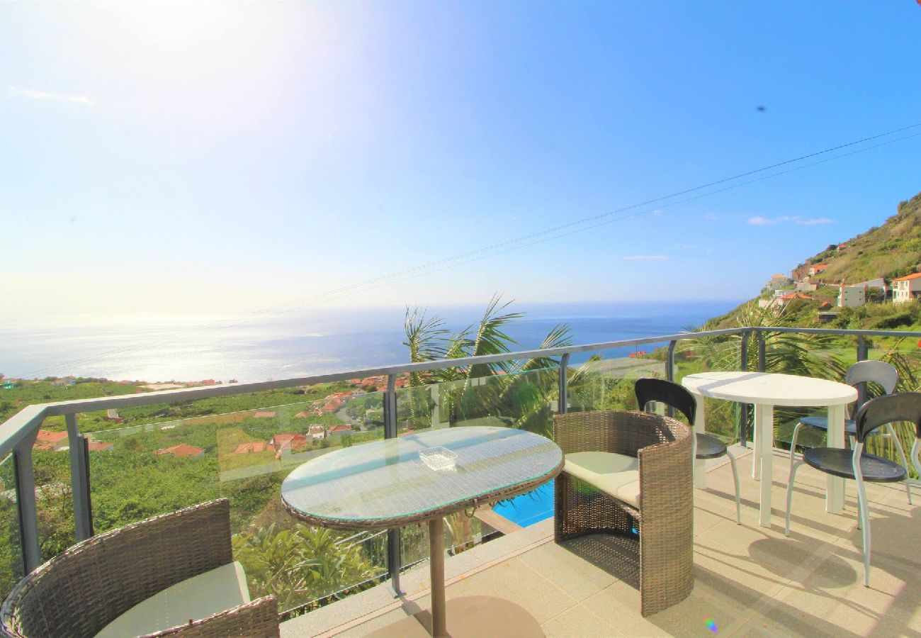 House in Arco da Calheta - Farious Villa A