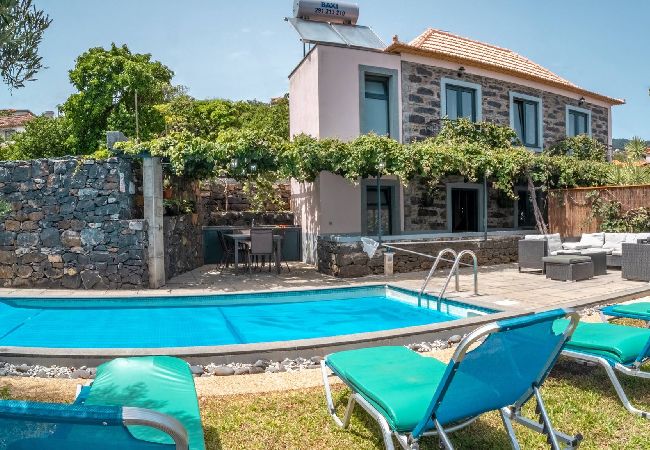 Villa in Santa Cruz - Madeirense Villa in Santa Cruz · Madeirense Villa