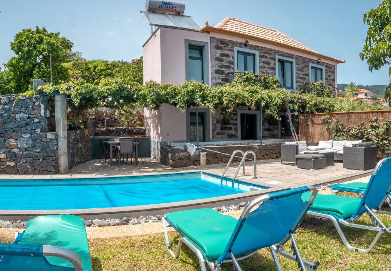 Villa in Santa Cruz - Madeirense Villa in Santa Cruz · Madeirense Villa