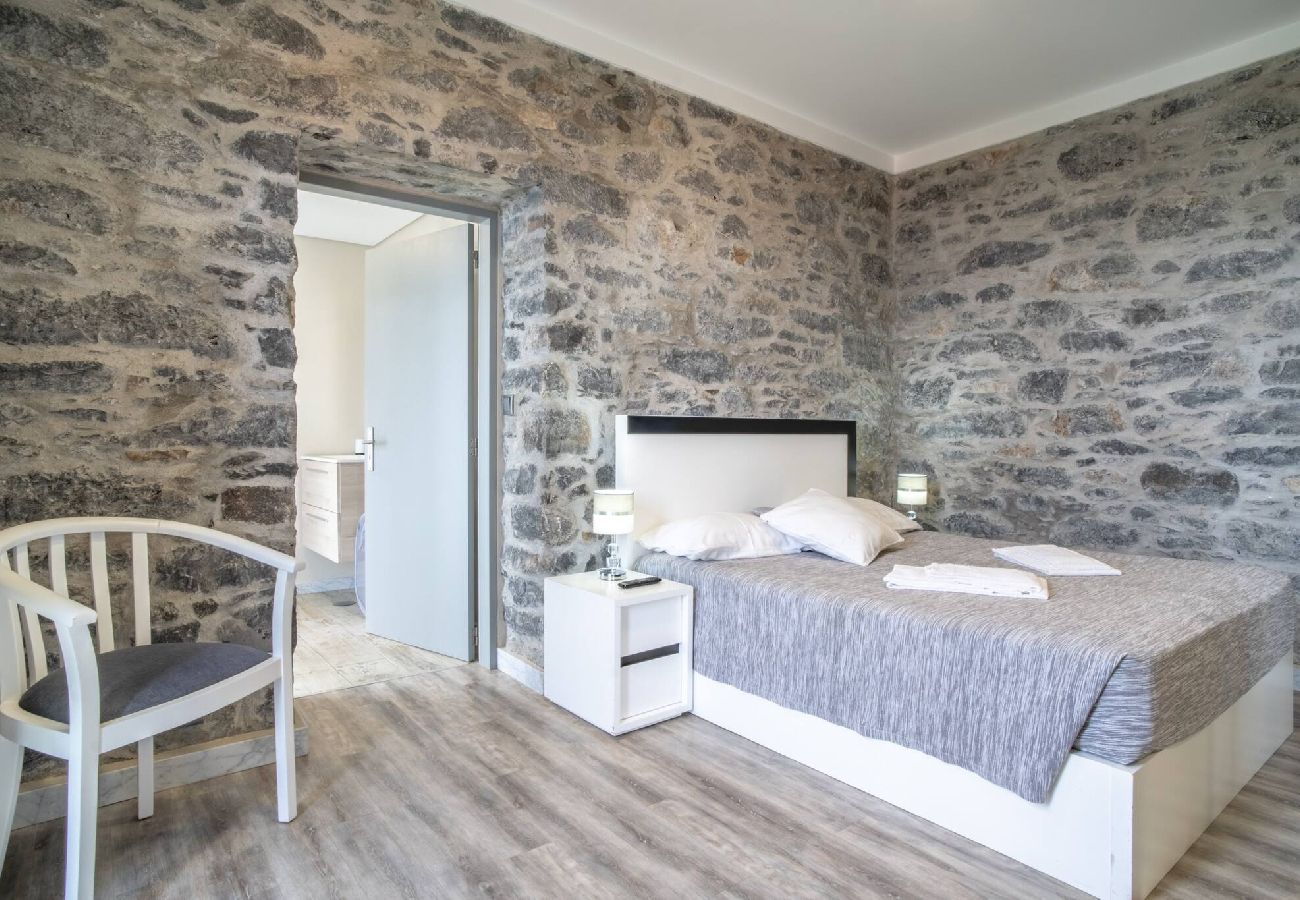 Villa in Santa Cruz - Madeirense Villa in Santa Cruz · Madeirense Villa