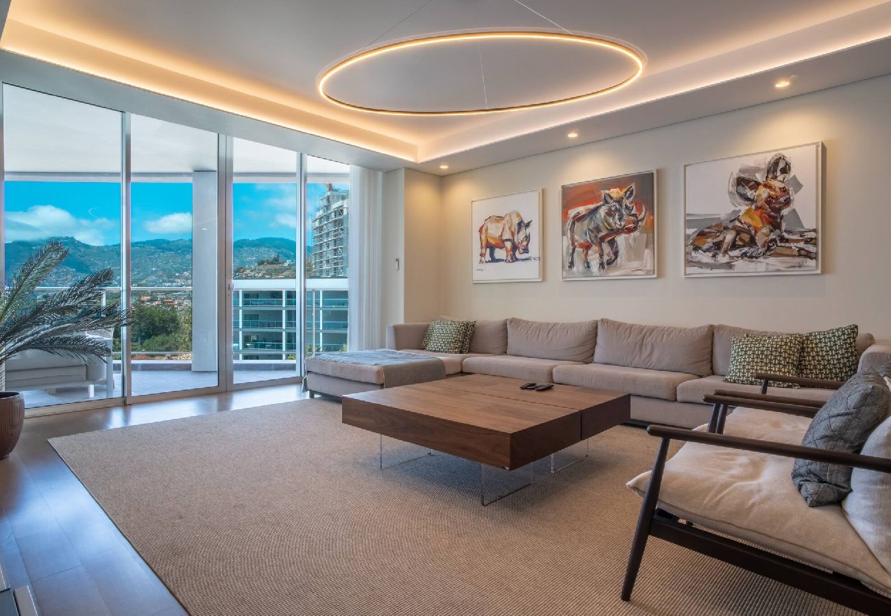 House in Funchal - The Stylish  Apartment Madeira Palace CC