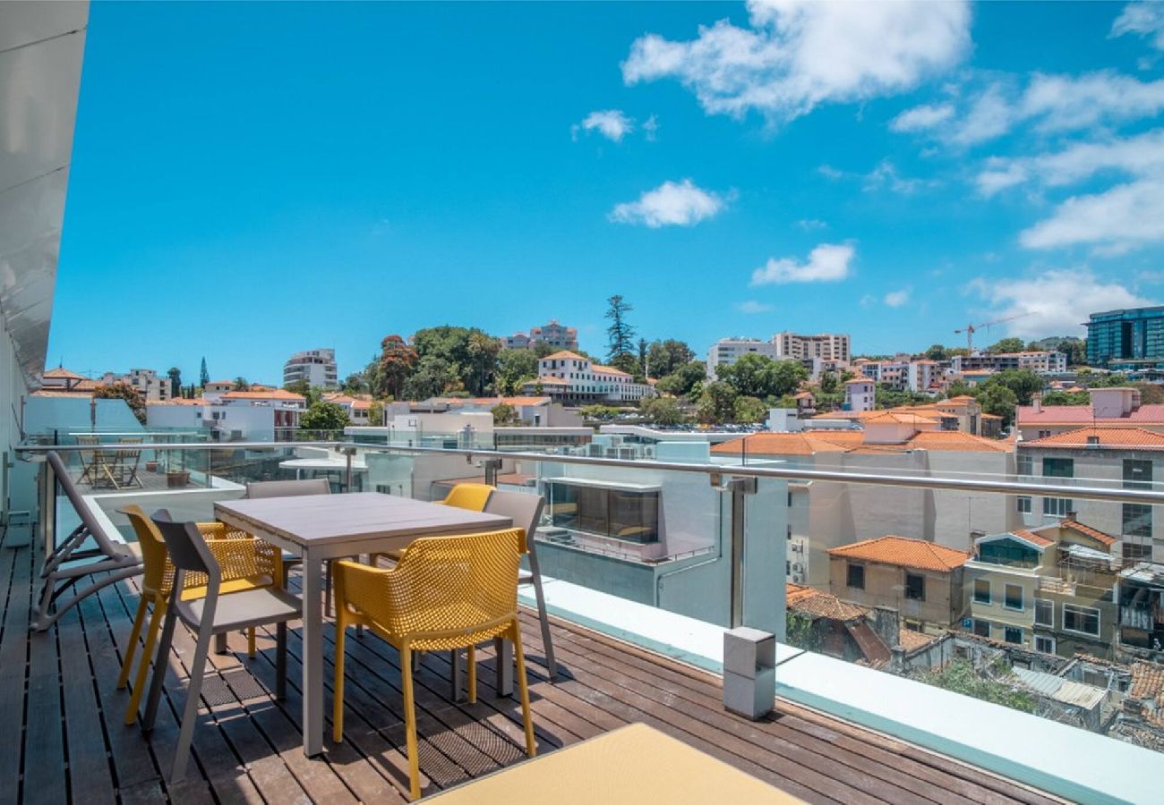 Apartment in Funchal - Freemont Apartment L a Vie  Funchal