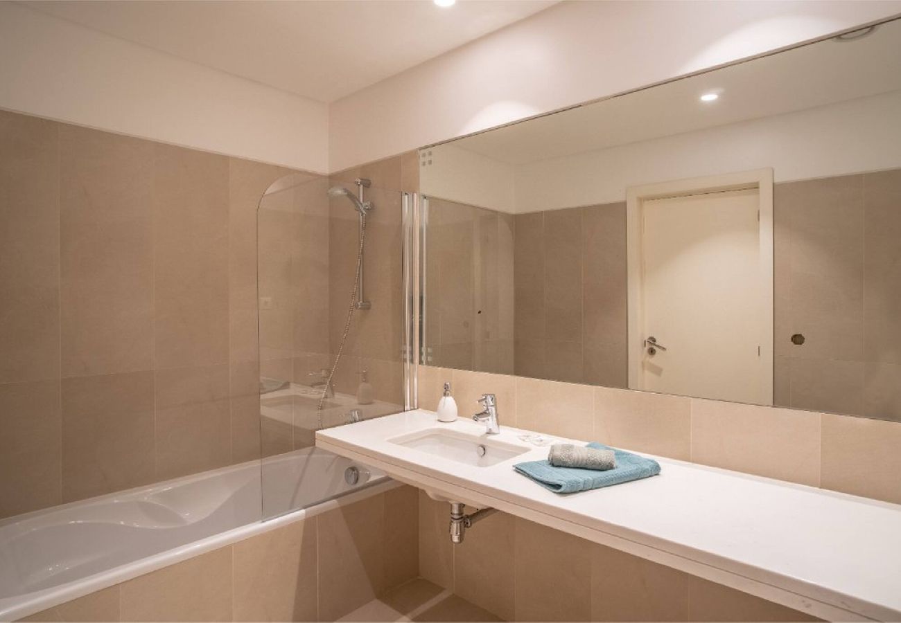 Apartment in Funchal - Freemont Apartment L a Vie  Funchal