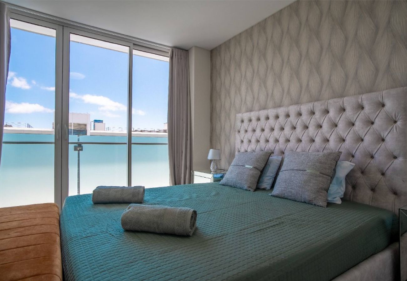 Apartment in Funchal - Freemont Apartment L a Vie  Funchal