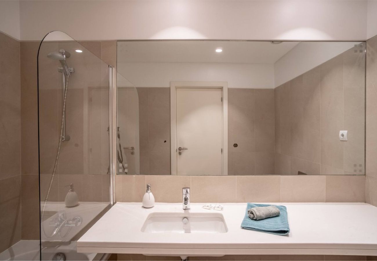 Apartment in Funchal - Freemont Apartment L a Vie  Funchal