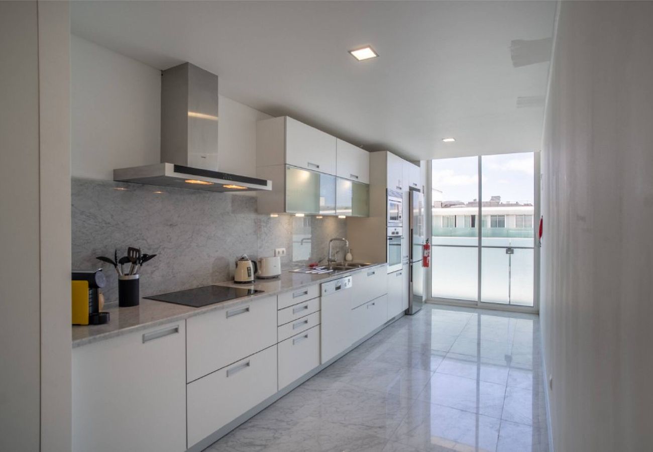 Apartment in Funchal - Freemont Apartment L a Vie  Funchal