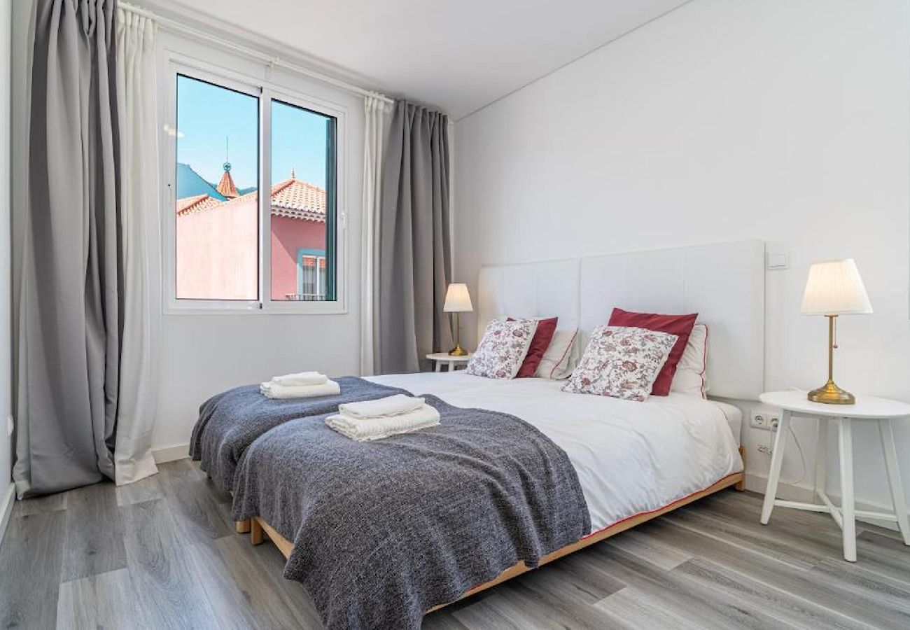 Apartment in Funchal - Tanoeiros Apartments T2