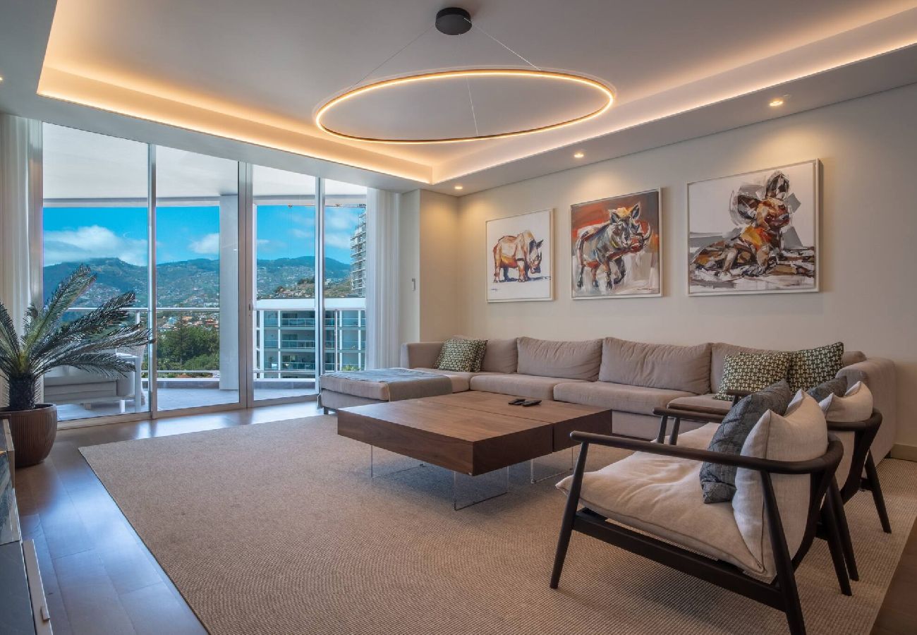 Дом на Funchal - The Stylish  Apartment Madeira Palace CC