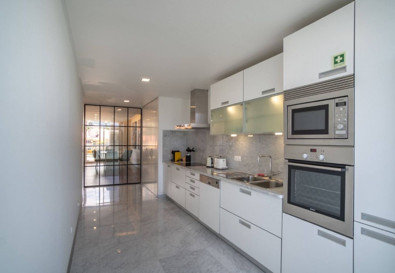 Апартаменты на Funchal - Freemont Apartment L a Vie  Funchal