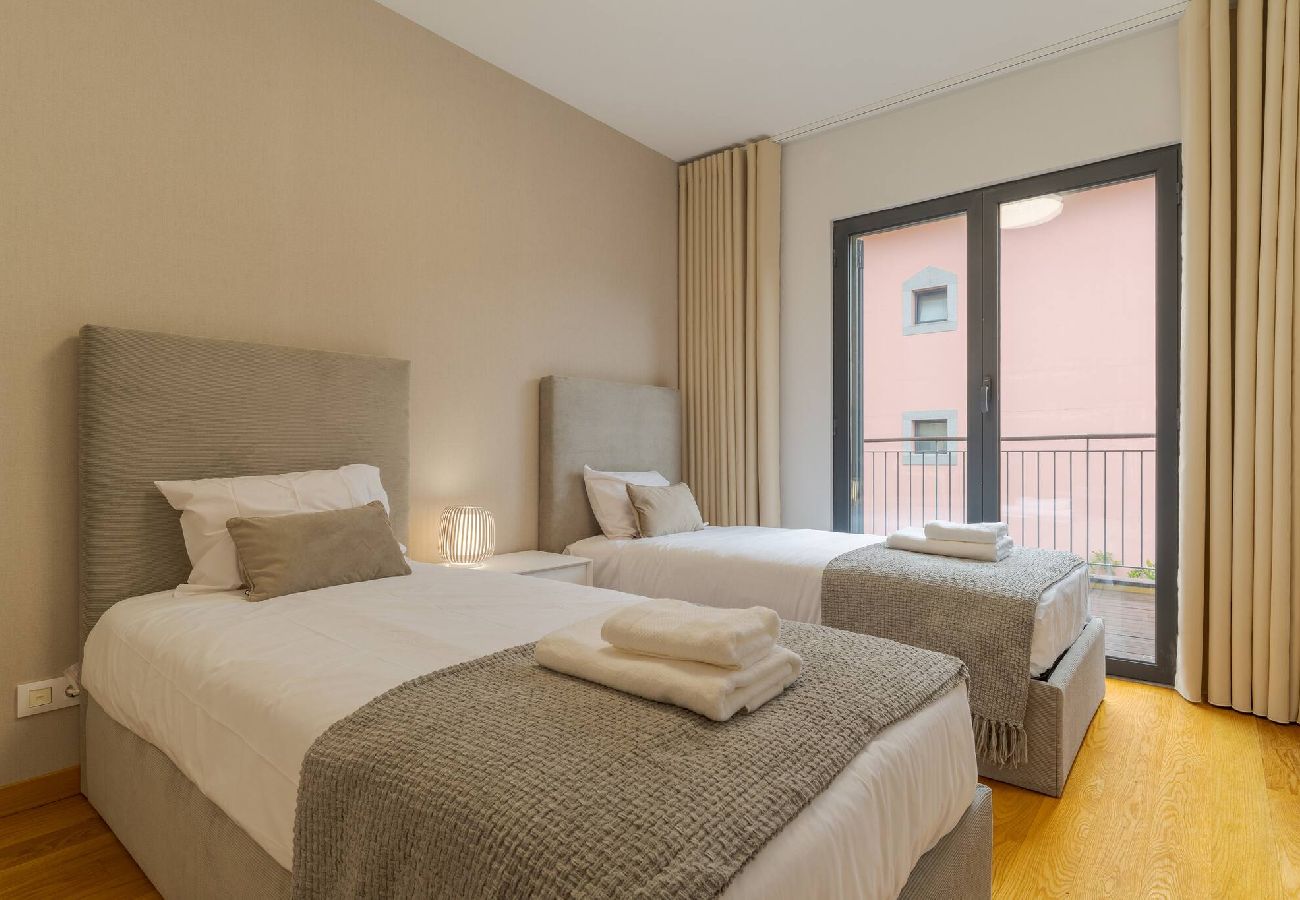 Апартаменты на Funchal - Living BX Apartm. in City Center