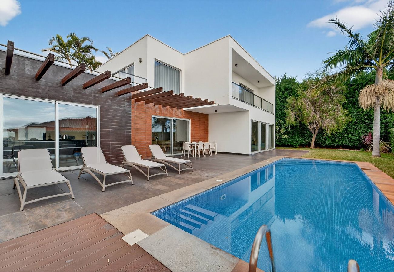 Дом на Funchal - Al Mirase Villa