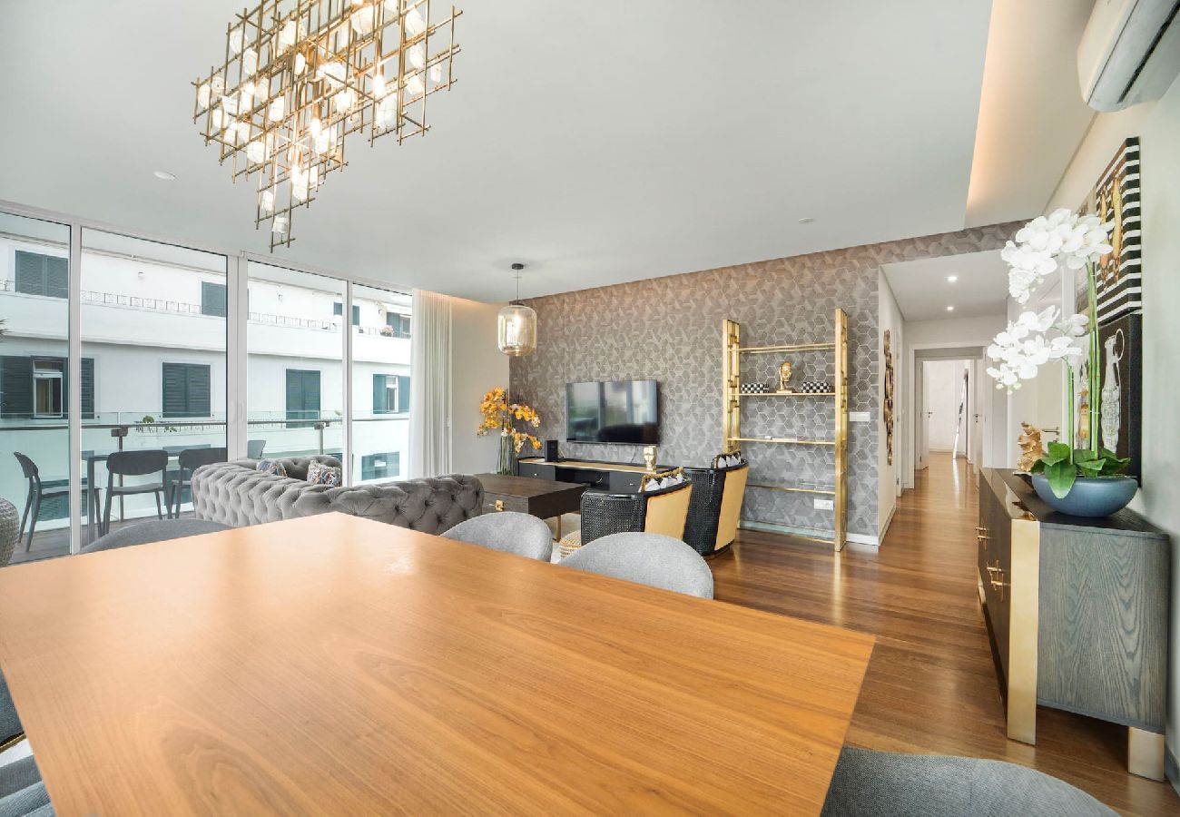 Апартаменты на Funchal - La Vie  Apartment CM