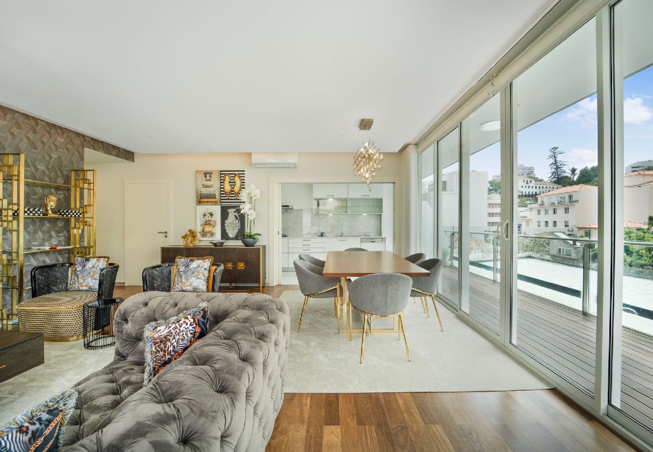 Апартаменты на Funchal - La Vie  Apartment CM