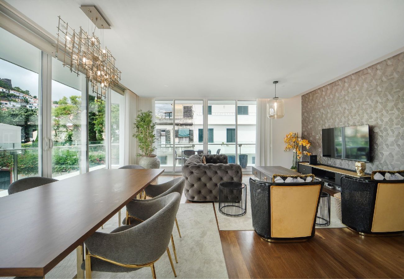 Апартаменты на Funchal - La Vie  Apartment CM