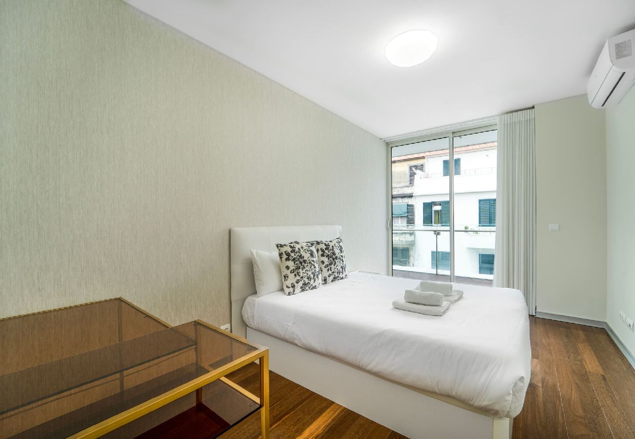 Апартаменты на Funchal - La Vie  Apartment CM