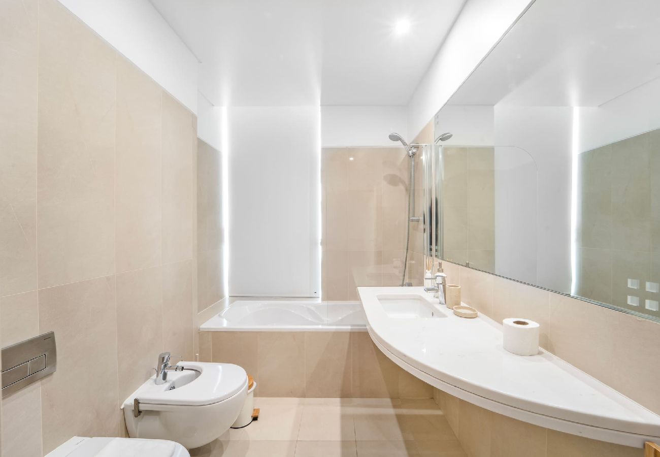 Апартаменты на Funchal - La Vie  Apartment CM