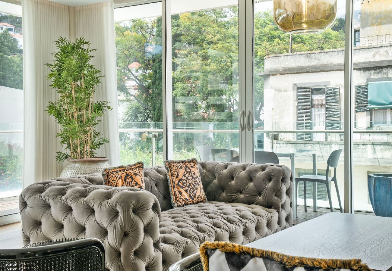 Апартаменты на Funchal - La Vie  Apartment CM