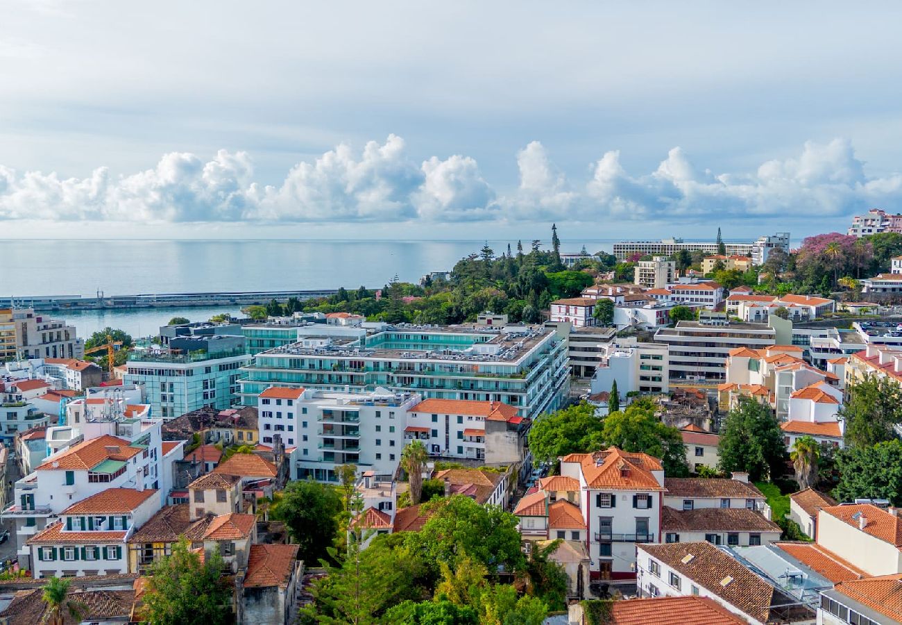 Апартаменты на Funchal - La Vie  Apartment CM