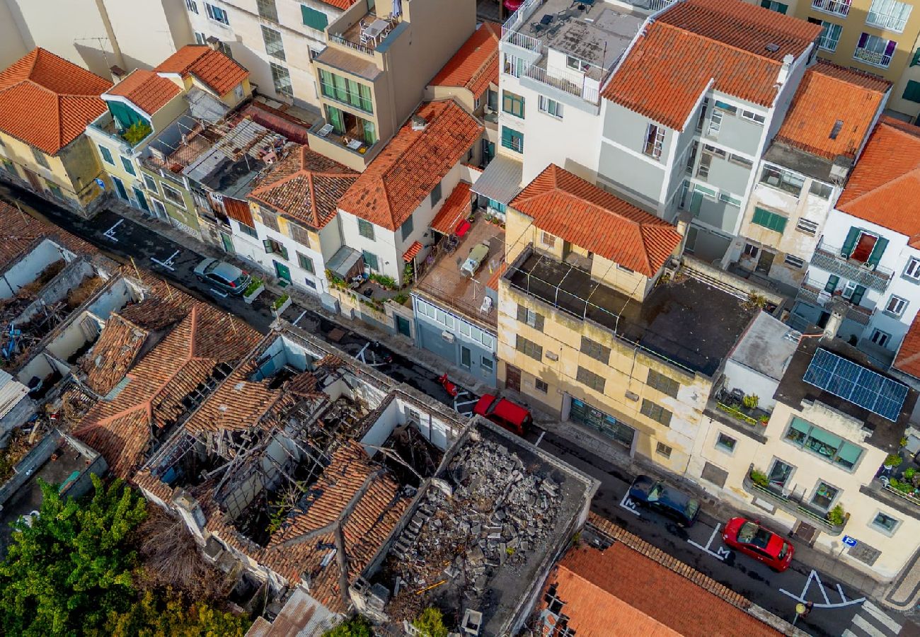 Апартаменты на Funchal - La Vie  Apartment CM