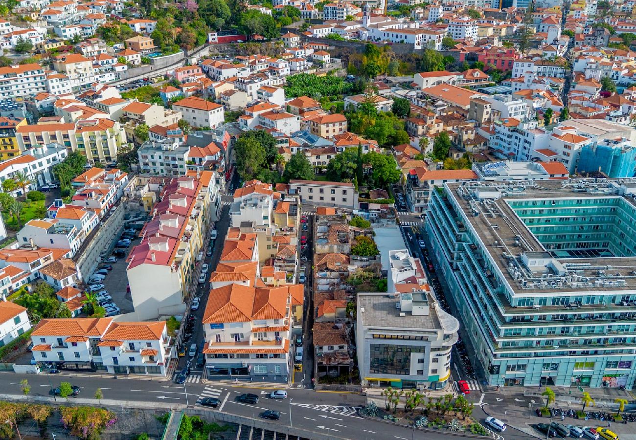 Апартаменты на Funchal - La Vie  Apartment CM