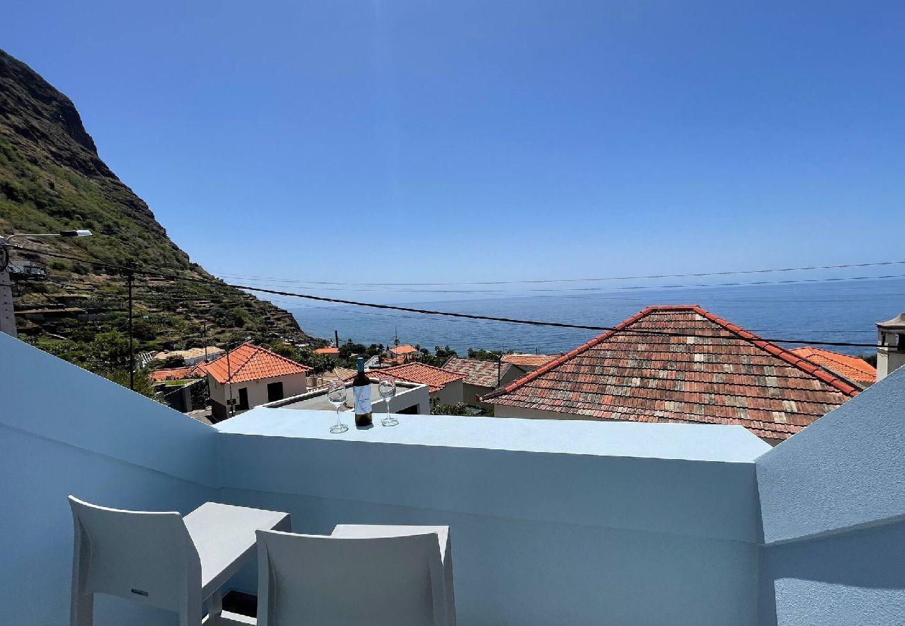 Апартаменты на Jardim do Mar - Casa Azul Perola