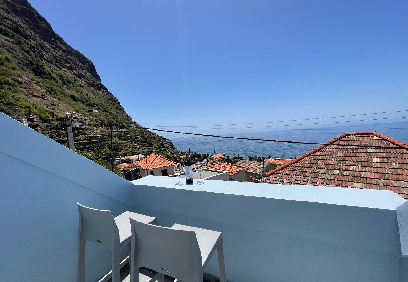 Апартаменты на Jardim do Mar - Casa Azul Perola